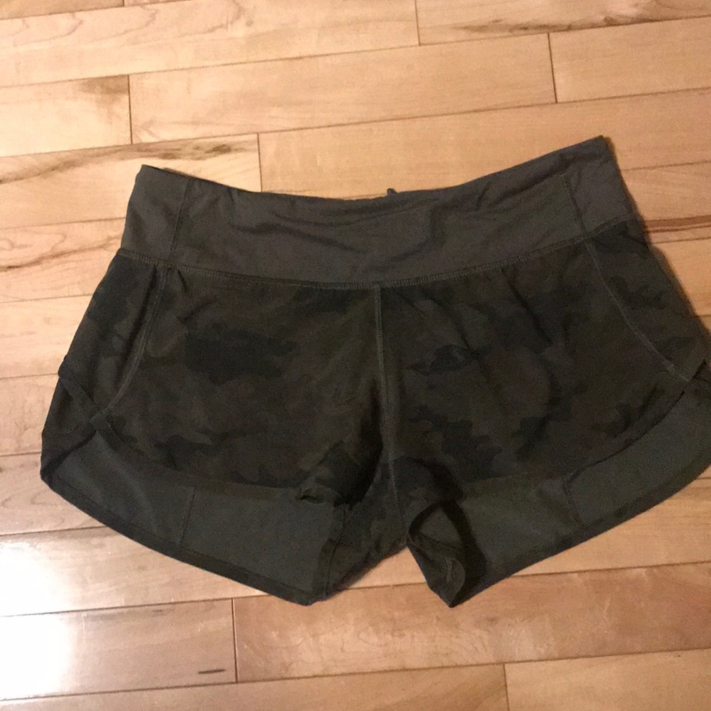 Lululemon green camo speed shorts size 4